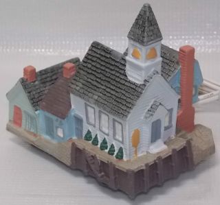 New Vintage 1989 Avon Fine Collectibles Early American Light Up Village Church