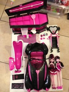 Monster High Lot of Draculaura Dolls Car Bed and Bath Vanity Set