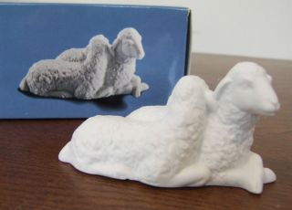 Avon The Sheep Nativity Collectibles Piece Christmas 1983 Porcelain Figurine
