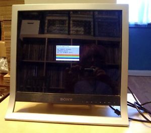 Sony Xbrite SDM HS75P s 17 inch LCD Monitor Silver Flat Screen