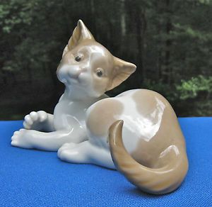 Vintage Lladro Cat Daisa Kitten Statue Porcelain Figurine Art Spanish Bisque