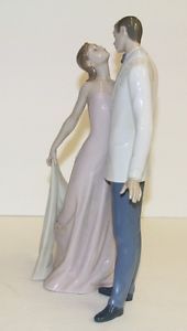 Lladro Figurine Happy Anniversary 6475 12 5" Pristine Condition
