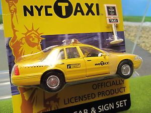 Daron Diecast Ford Crown Victory New York Taxi Cab Sign RT 8948 1 43