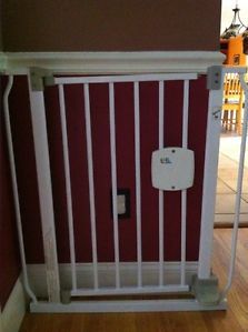 The First Years Hands Free Security Safety Gate Door Baby Toddler Pets Used