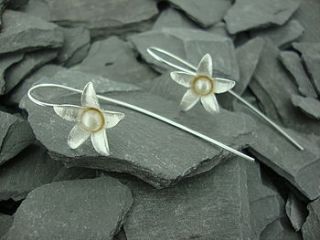 Beautiful and unusual silver earrings, silver daisy flower with