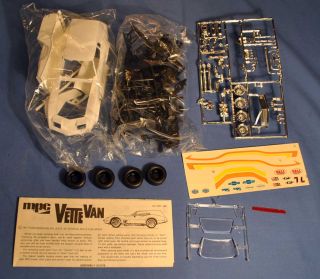 MPC Vette Van Vintage 1977 1 25 Scale Plastic Model Kit Near Mint Complete