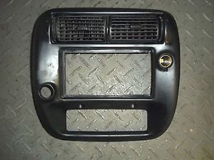 98 05 Ford Ranger Pickup Center AC Heater Control Radio Bezel with Vents