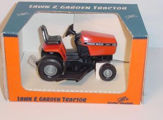 1 16 Agco Allis 1616H Lawn Garden Tractor w Mower Deck NIB