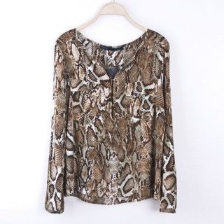 Women Top Shirt New Blouse Spring Serpentine Shirt Pocket V Neck Zipper Style