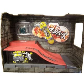 New Finger Whip Skate Board Ramp Mini Skate Park Play Set Kids Toy Playset