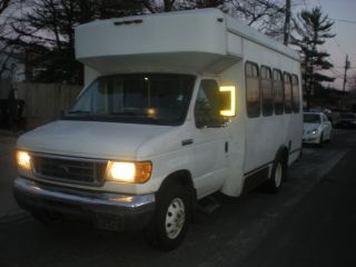 2006 Ford E350 Coach Diesel Shuttle Bus with Wheel Chair Lift Needs Injector