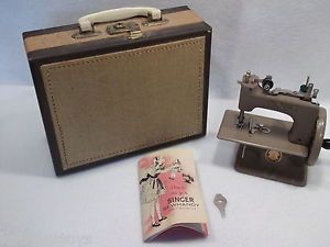 1953 Singer Sew Handy Model 20 Tan Sewing Machine Toy Hard Storage Case Manual A