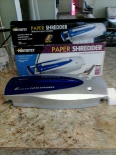 Memorex 5 Page Strip Cut Paper Shredder Brand New in Box Built in Pencil Sharper