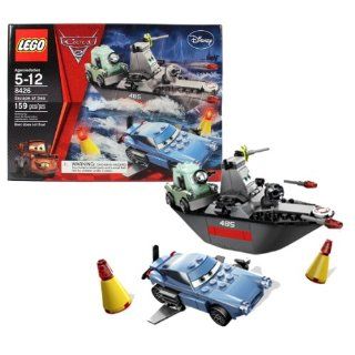Lego Year 2011 Disney Pixar "Cars 2" Movie Scene Set #8426   ESCAPE AT SEA with Professor Zundapp, Finn McMissile and Battleboat (Total Pieces 159) Toys & Games